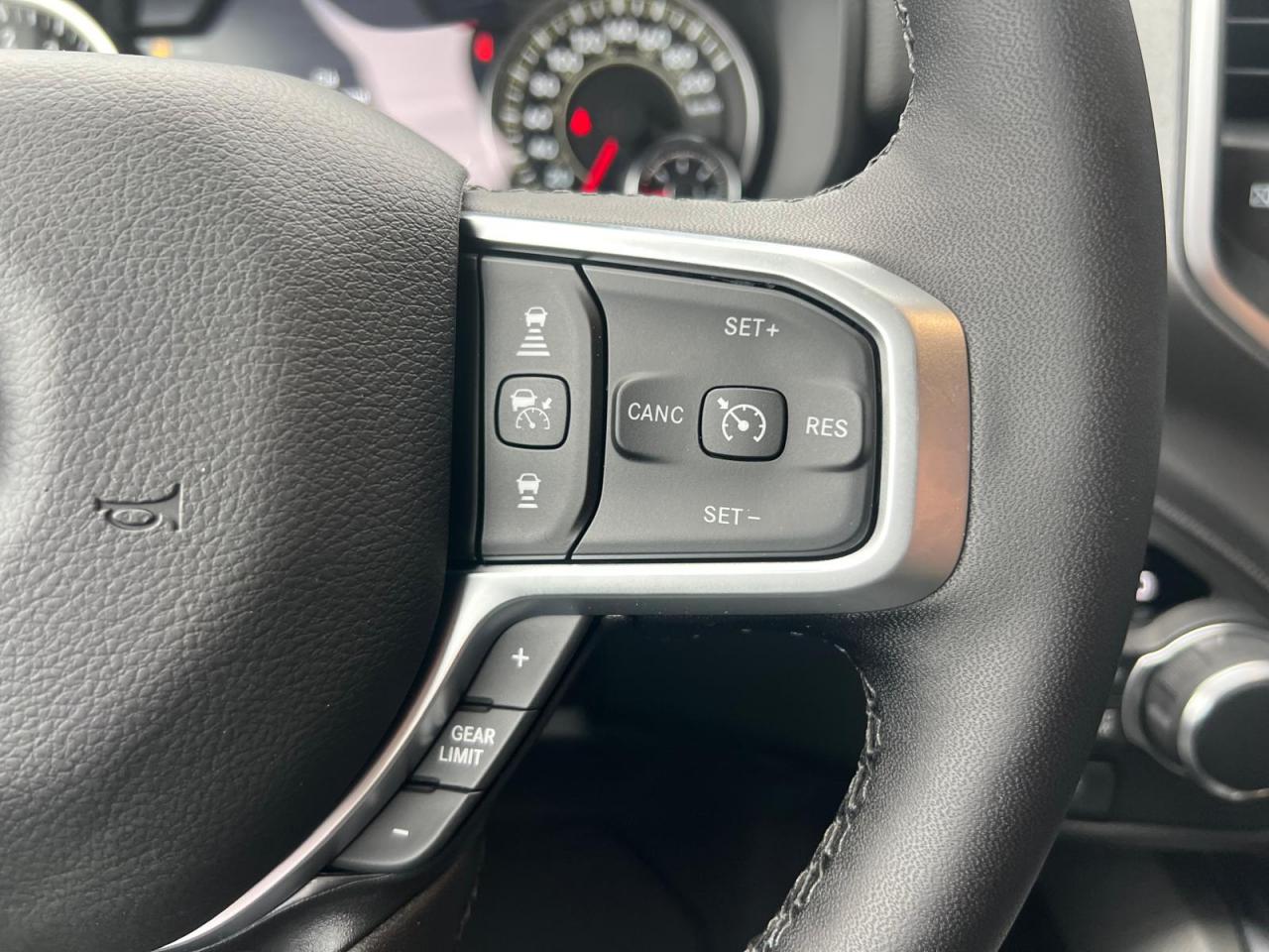 DODGE RAM 1500 CREW CAB BIGHORN NIGHT EDITION 2025