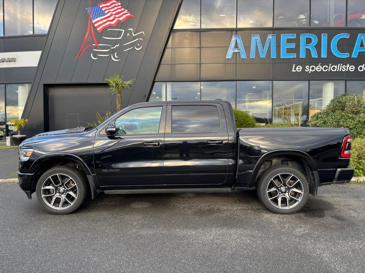 DODGE RAM 1500 CREW LARAMIE BLACK PACKAGE AIR