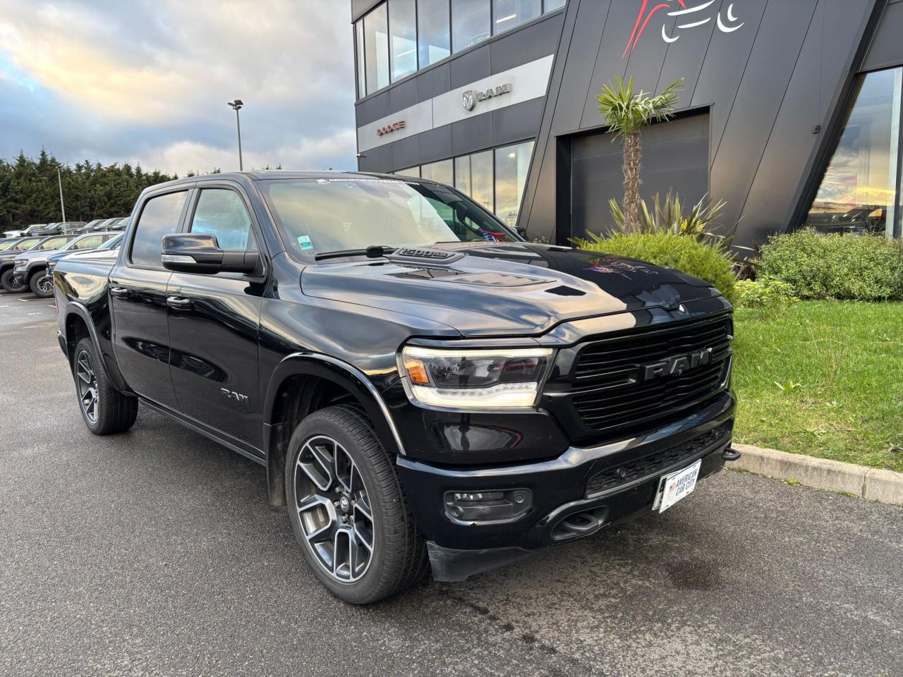 DODGE RAM 1500 CREW LARAMIE BLACK PACKAGE AIR