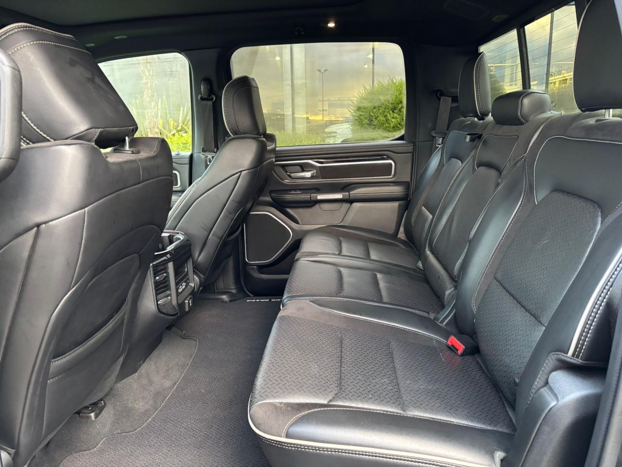 DODGE RAM 1500 CREW LARAMIE BLACK PACKAGE AIR