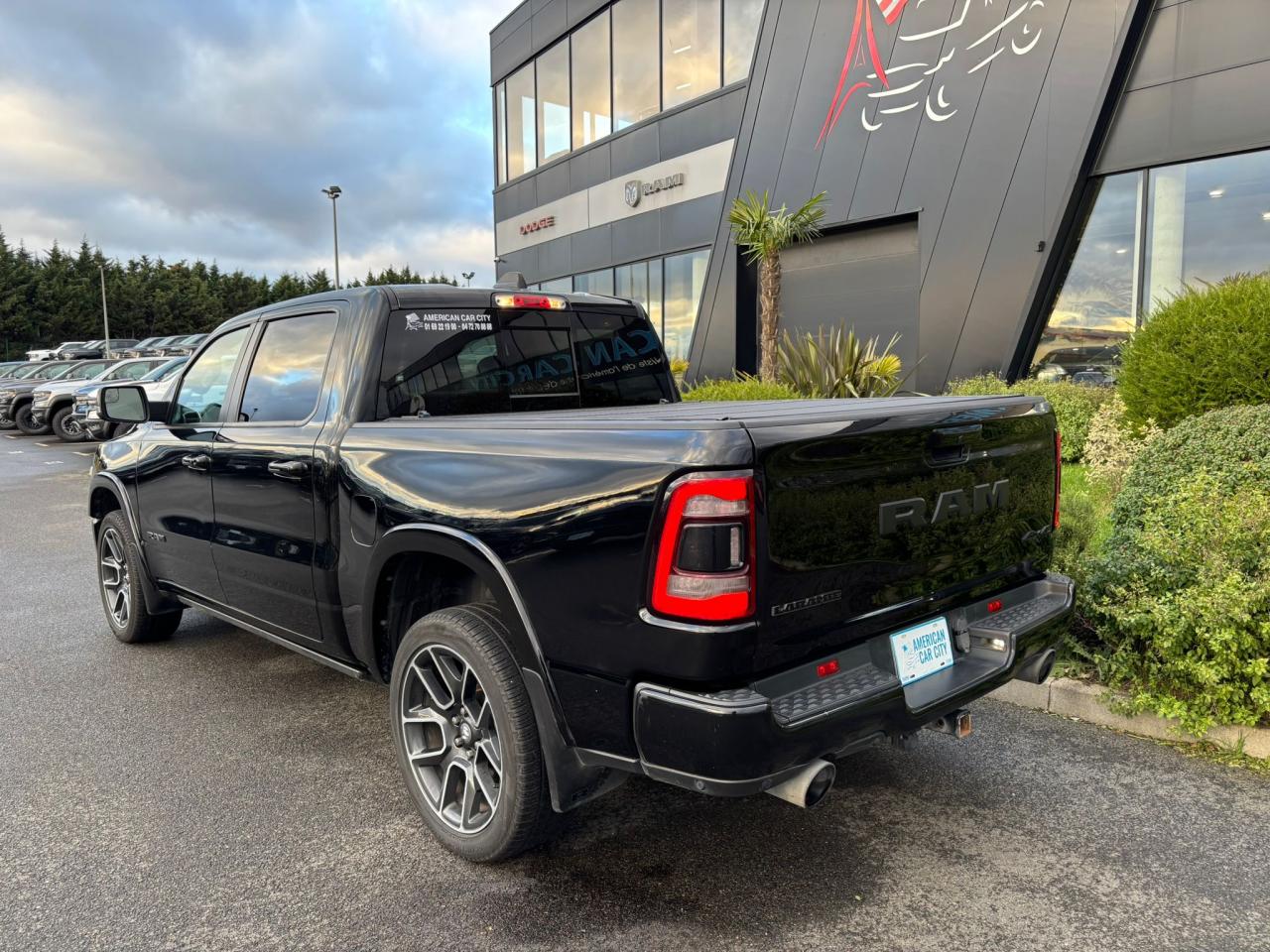 DODGE RAM 1500 CREW LARAMIE BLACK PACKAGE AIR