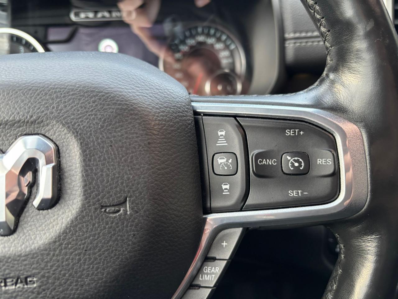 DODGE RAM 1500 CREW LARAMIE BLACK PACKAGE AIR