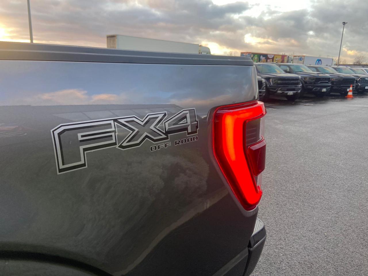 FORD F150 Supercrew LARIAT Black Package V8 5.0L FLEXFUEL