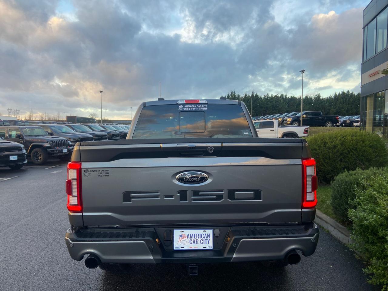 FORD F150 Supercrew LARIAT Black Package V8 5.0L FLEXFUEL