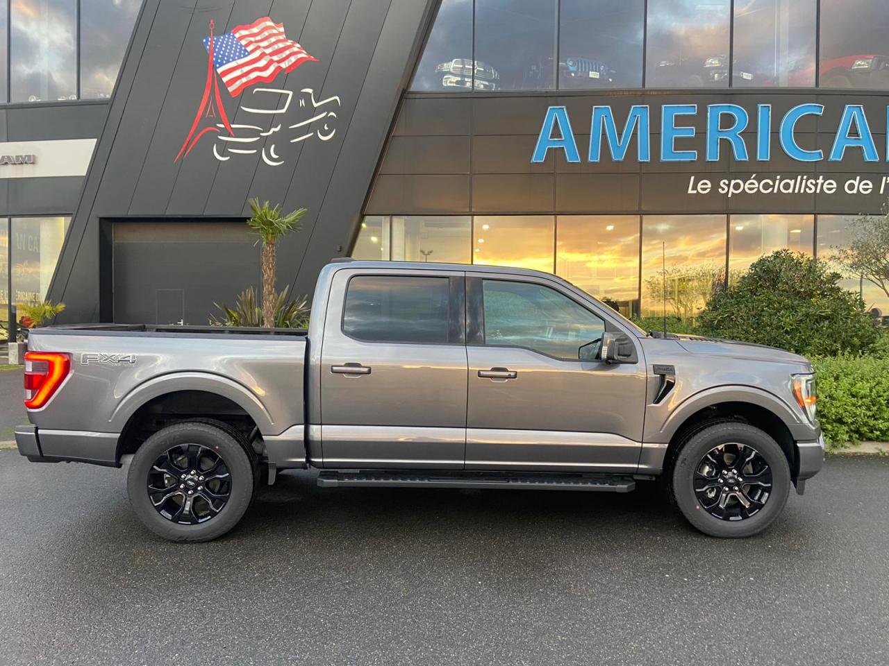 FORD F150 Supercrew LARIAT Black Package V8 5.0L FLEXFUEL
