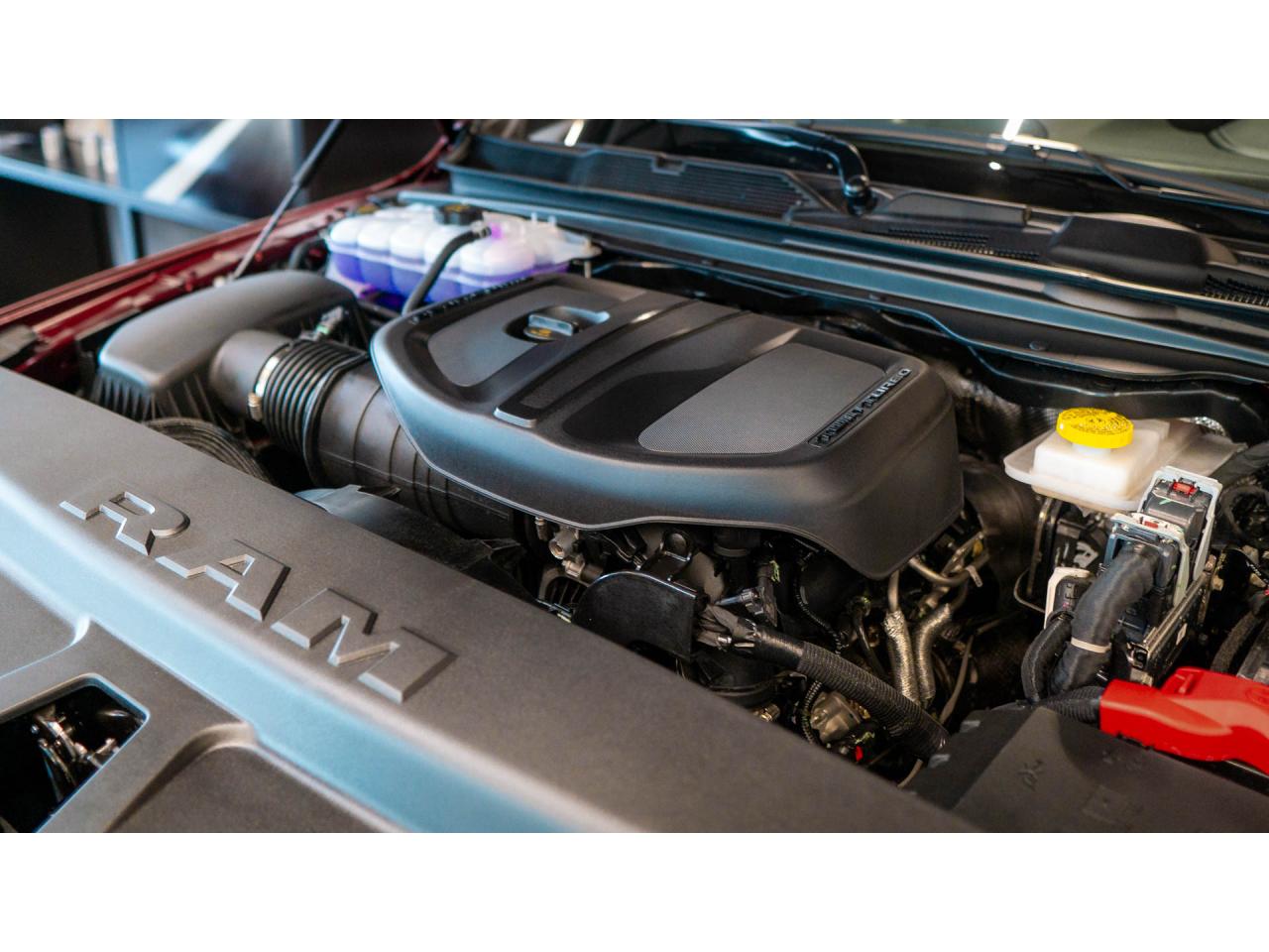 DODGE RAM 1500 CREW CAB SPORT BLACK PACKAGE AIR 2025