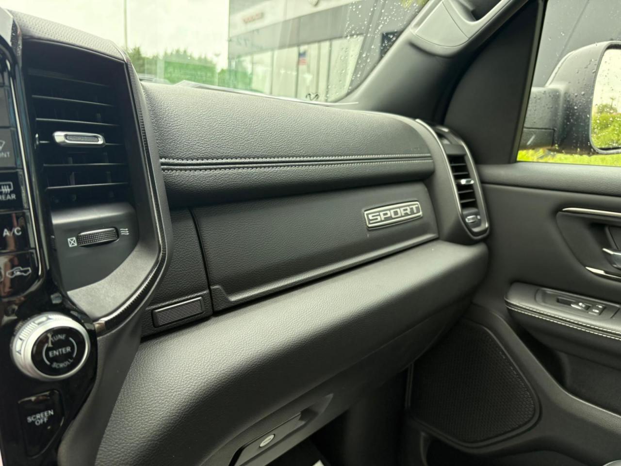 DODGE RAM 1500 CREW CAB SPORT BLACK PACKAGE 2025