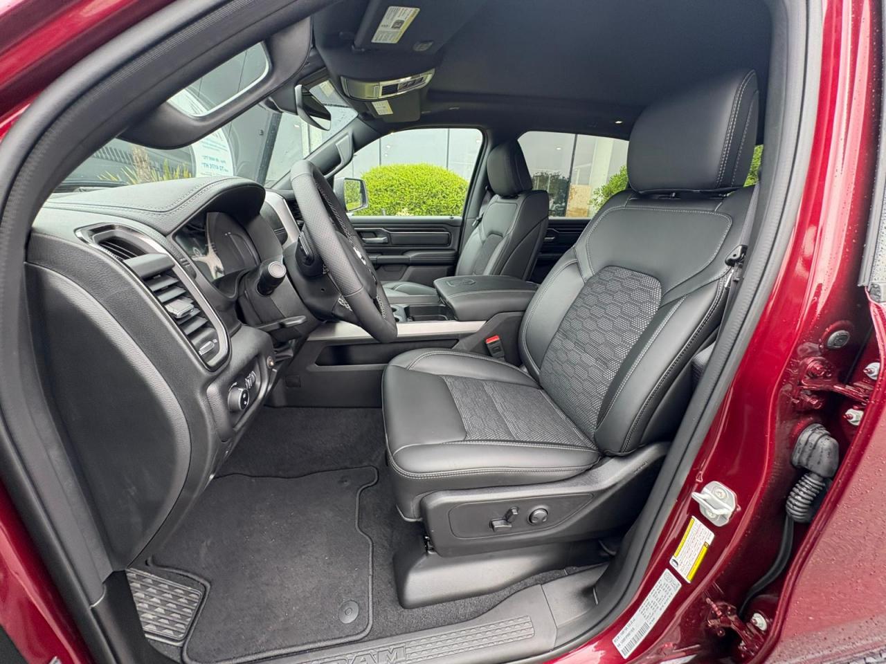 DODGE RAM 1500 CREW CAB SPORT BLACK PACKAGE 2025