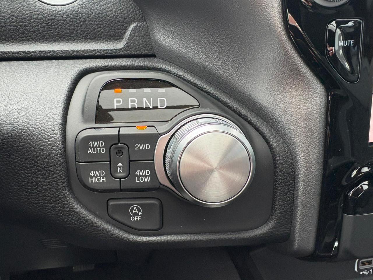 DODGE RAM 1500 CREW CAB SPORT BLACK PACKAGE 2025