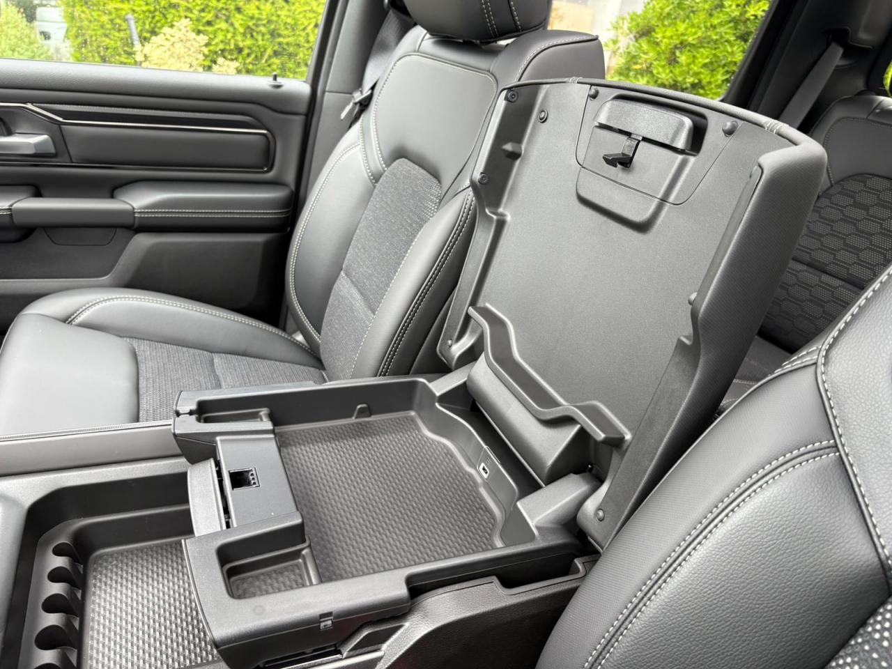 DODGE RAM 1500 CREW CAB SPORT BLACK PACKAGE 2025