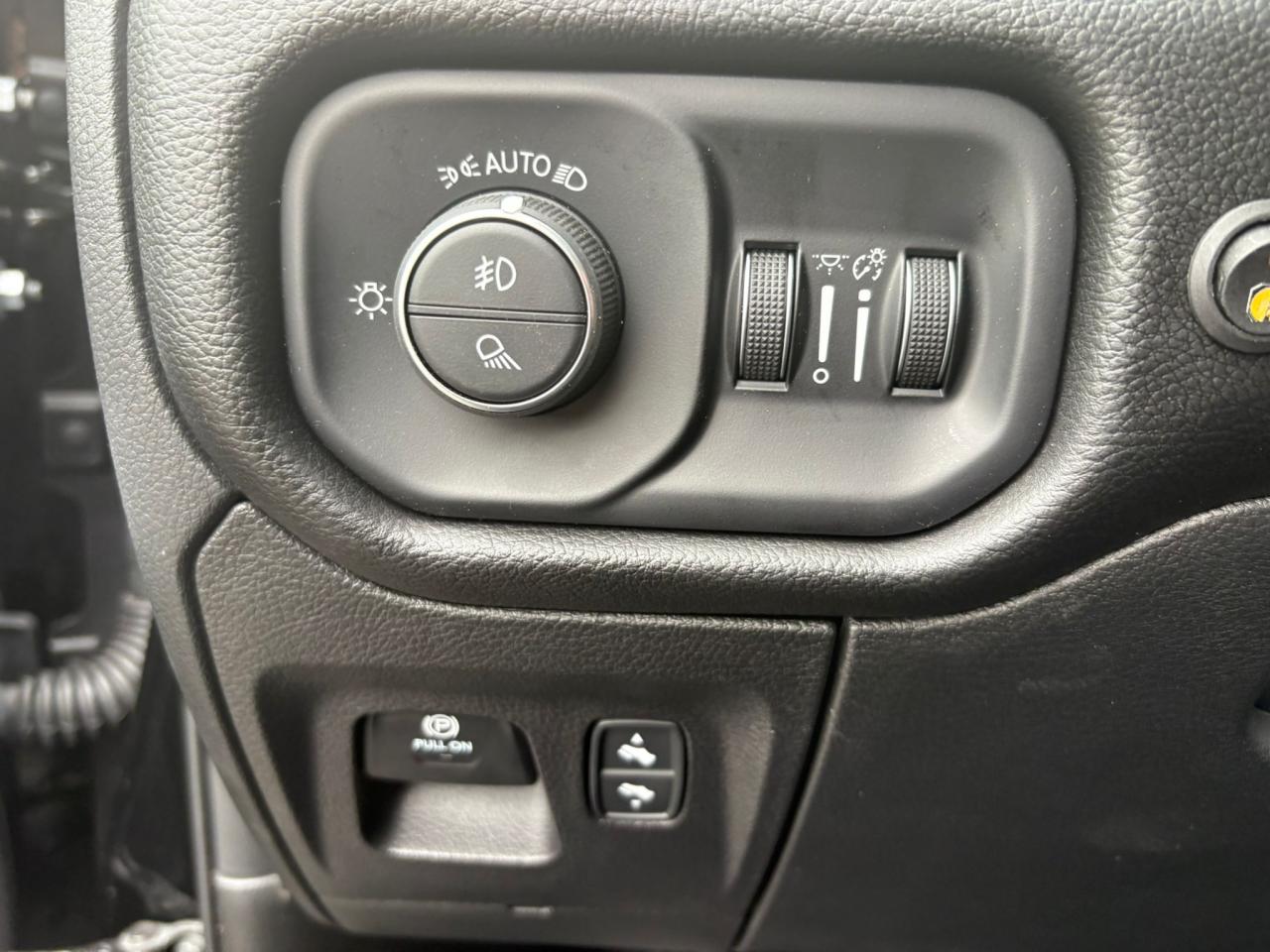 DODGE RAM 1500 CREW CAB SPORT BLACK PACKAGE AIR