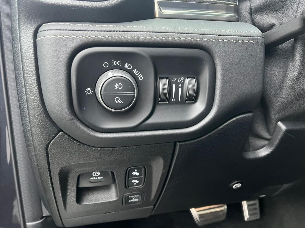 DODGE RAM 1500 CREW LIMITED RAMBOX