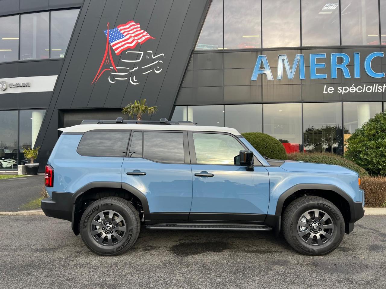 TOYOTA LAND CRUISER 4WD WAGON HYBRID