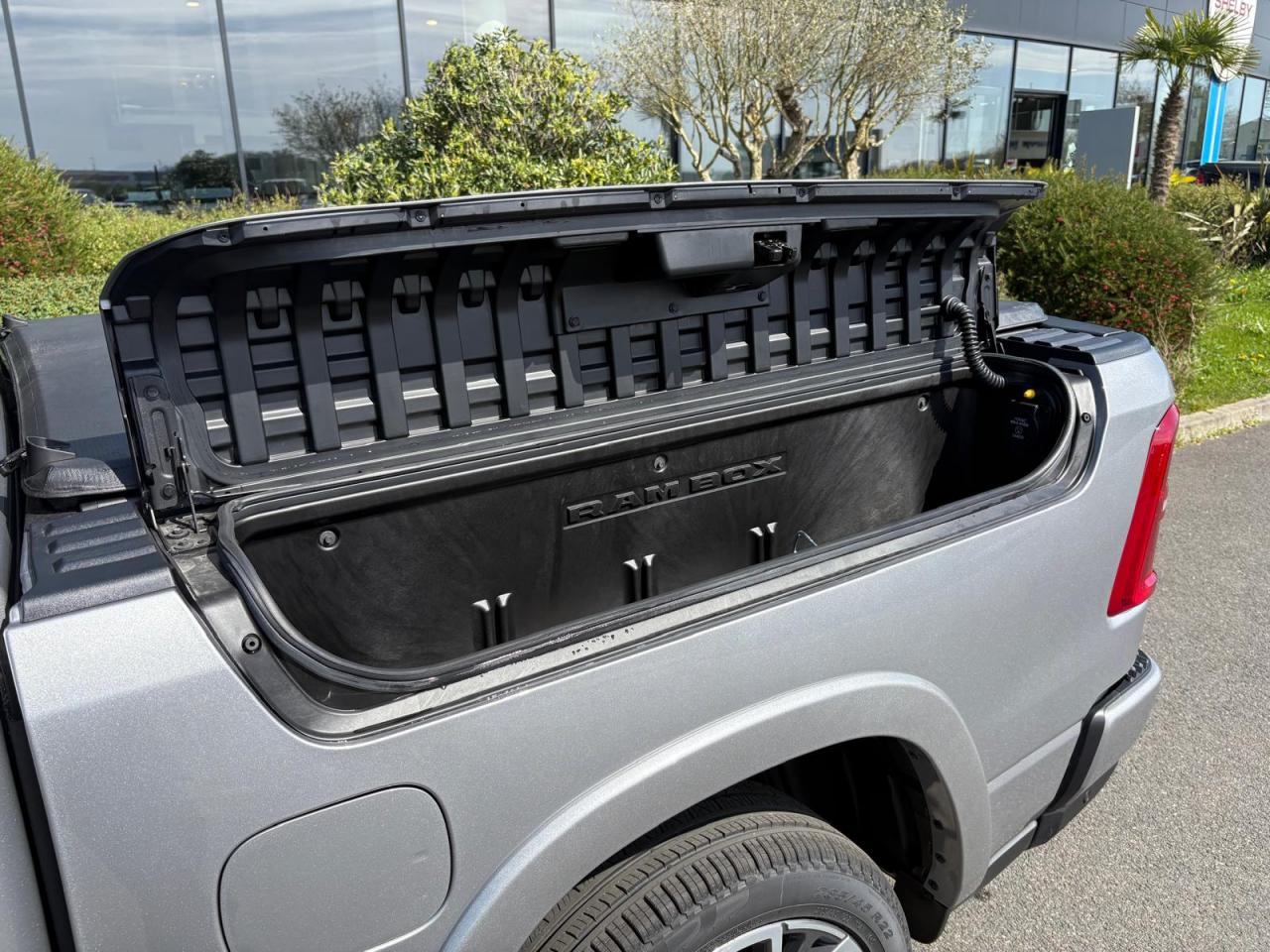 DODGE RAM 1500 CREW TUNGSTEN AIR RAMBOX HAYON MULTI