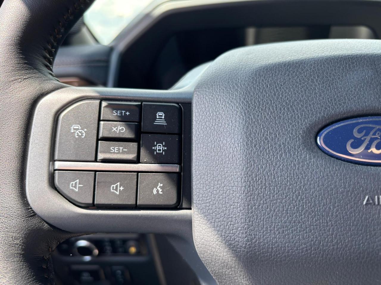 FORD F150 Lightning Lariat Extended-Range