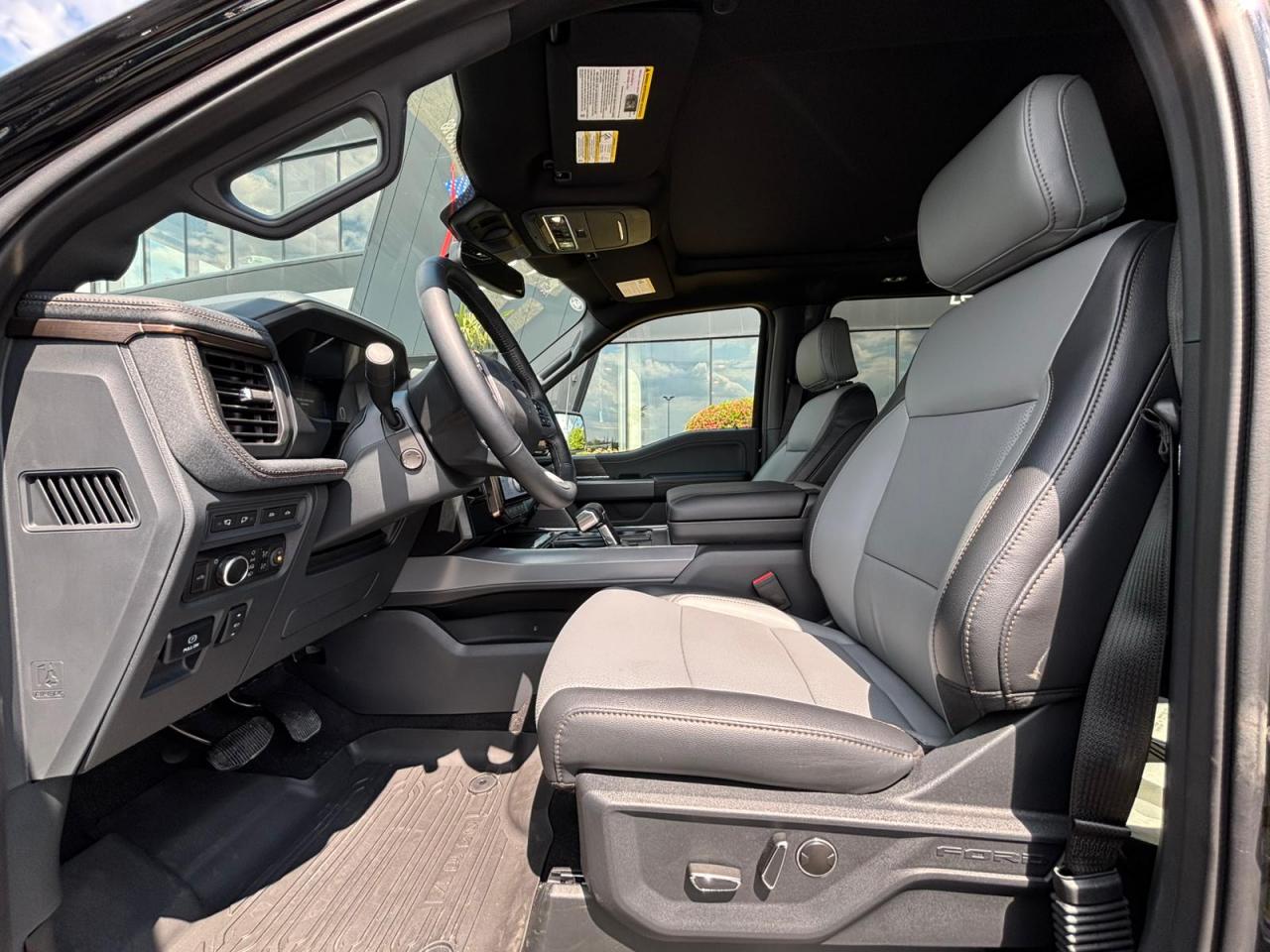 FORD F150 Lightning Lariat Extended-Range