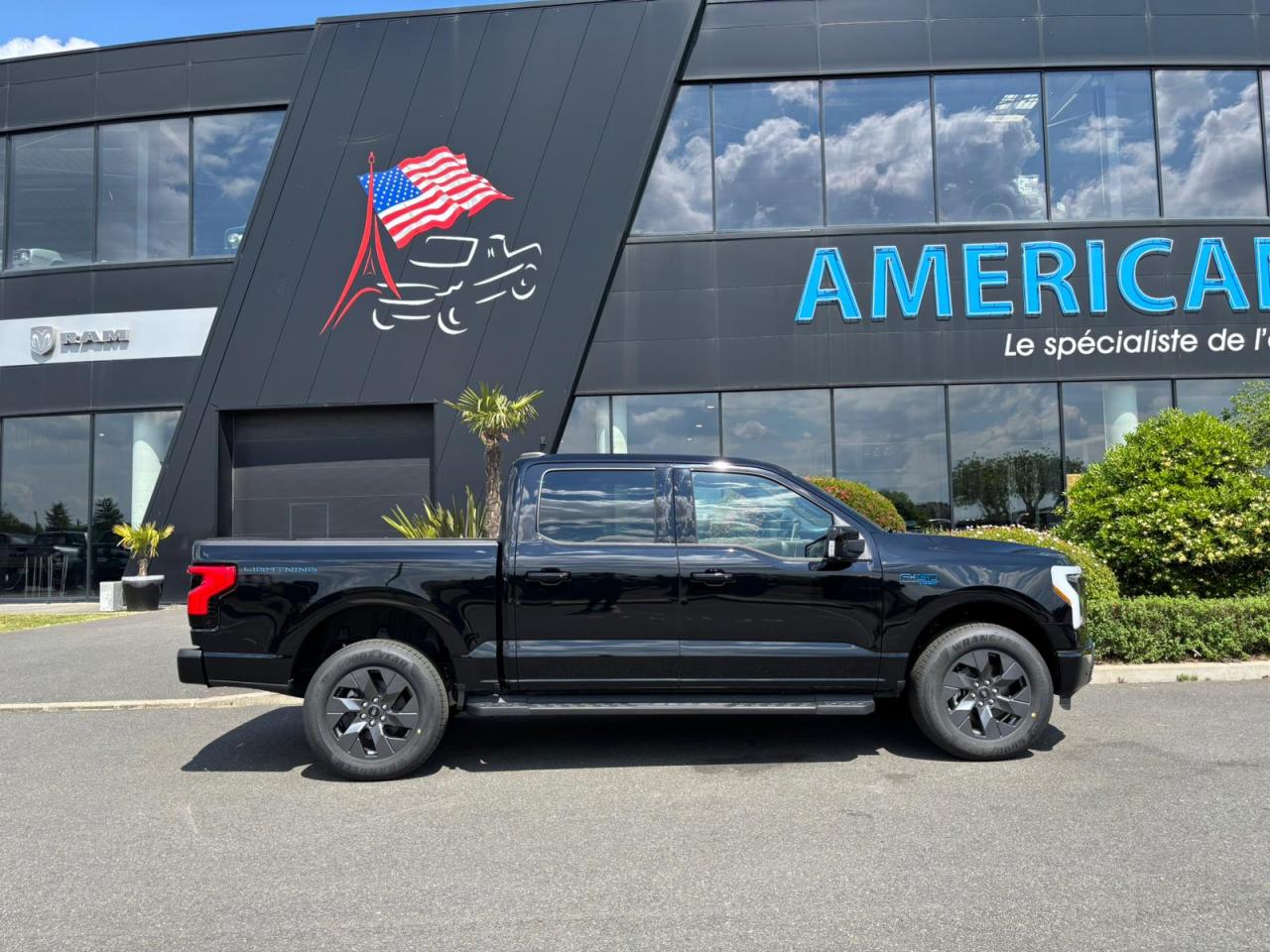 FORD F150 Lightning Lariat Extended-Range