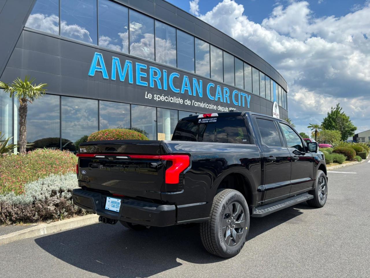 FORD F150 Lightning Lariat Extended-Range