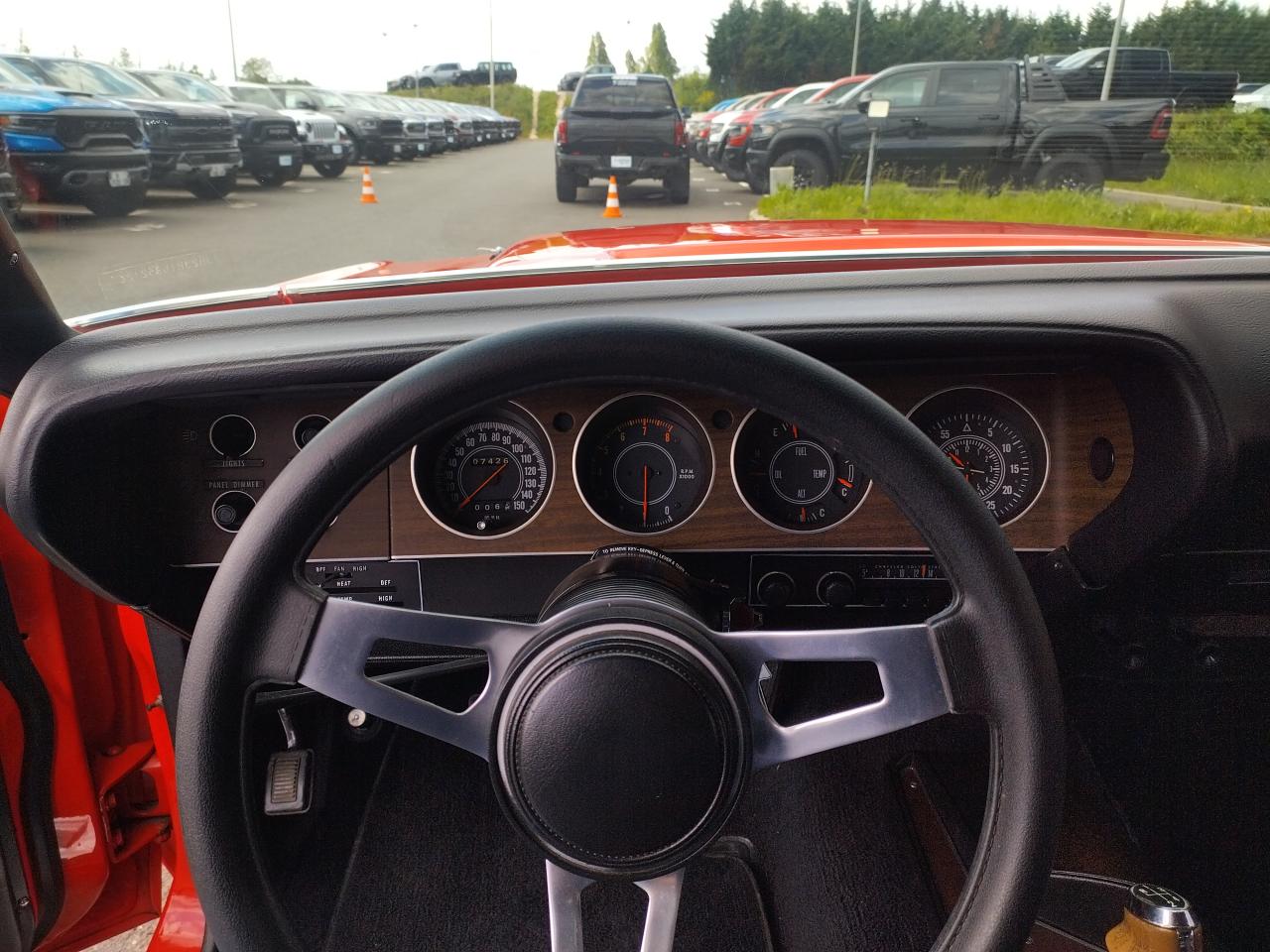 DODGE CHALLENGER 383 MAGNUM BOITE MECA 4, PISTOL GRIP