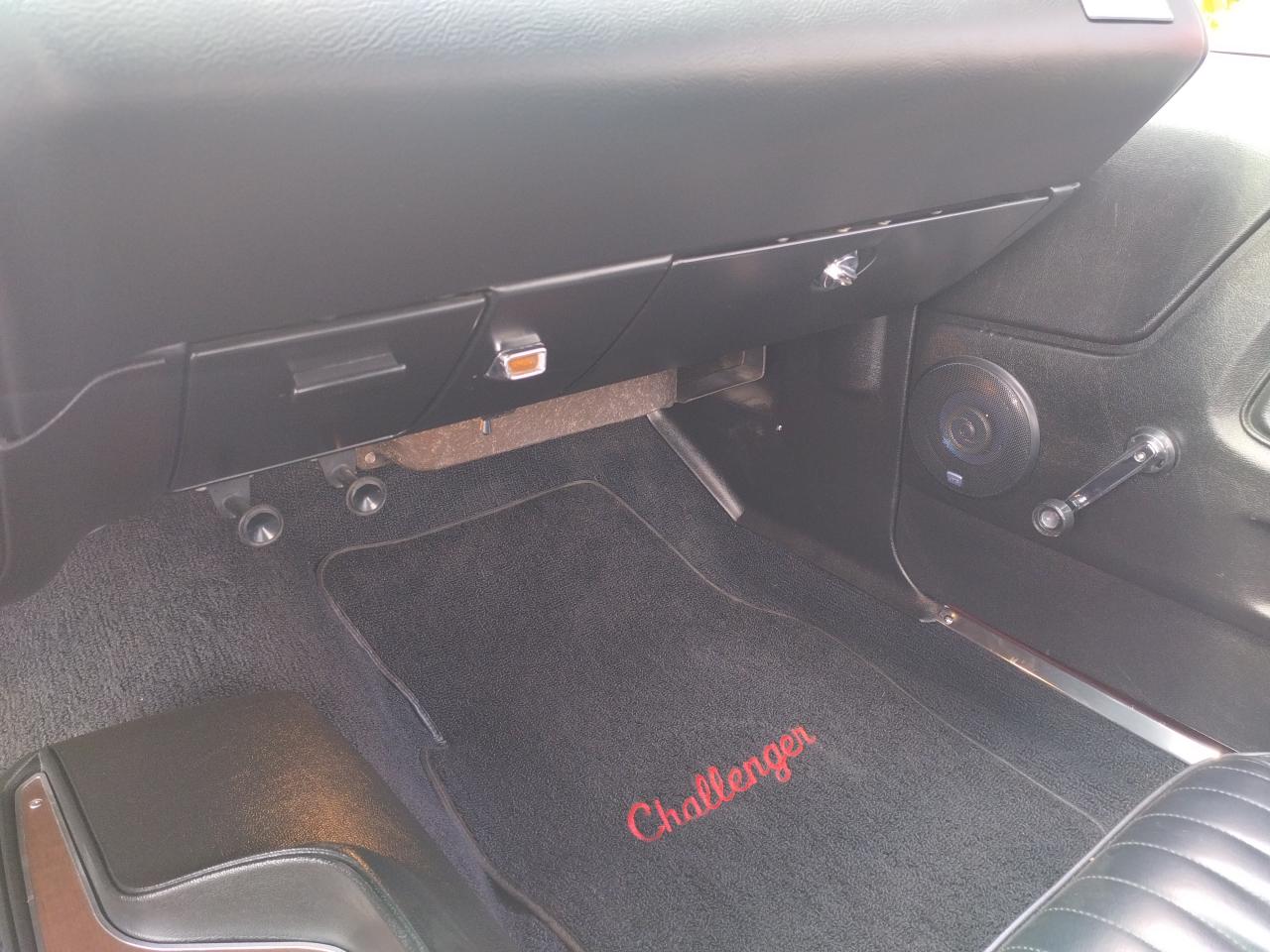 DODGE CHALLENGER 383 MAGNUM BOITE MECA 4, PISTOL GRIP