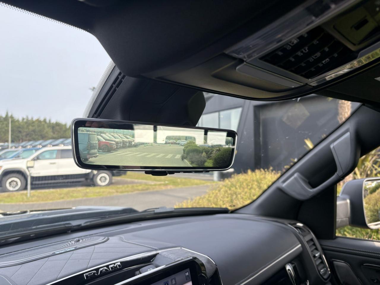 DODGE RAM 1500 CREW LIMITED NIGHT EDITION RAMBOX 2025