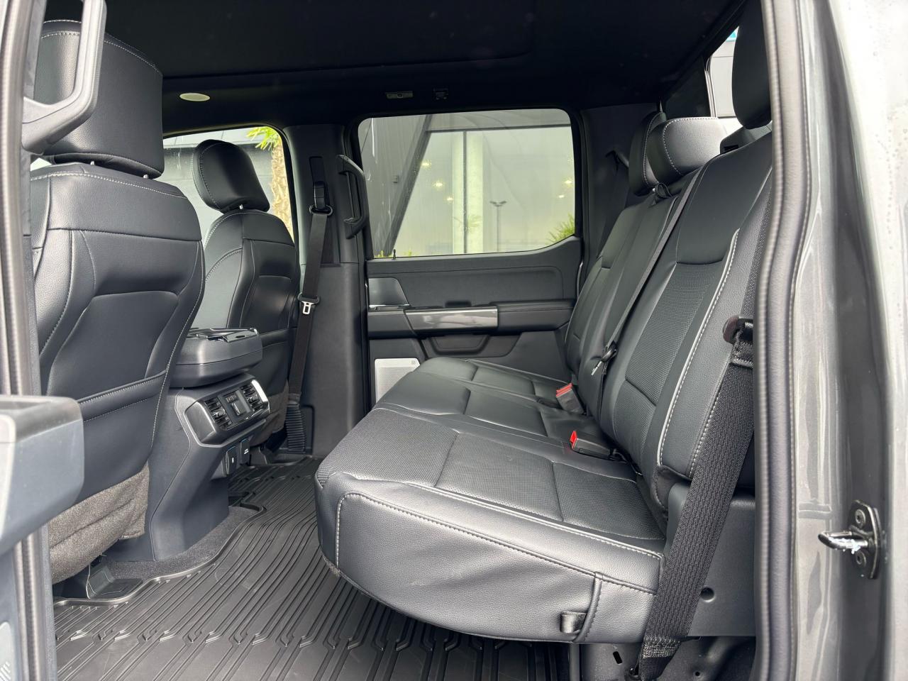 FORD F150 Supercrew LARIAT Black Package V8 5.0L FLEXFUEL