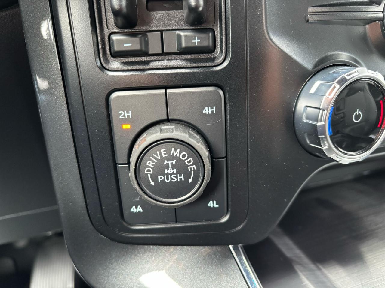 FORD F150 Supercrew LARIAT Black Package V8 5.0L FLEXFUEL