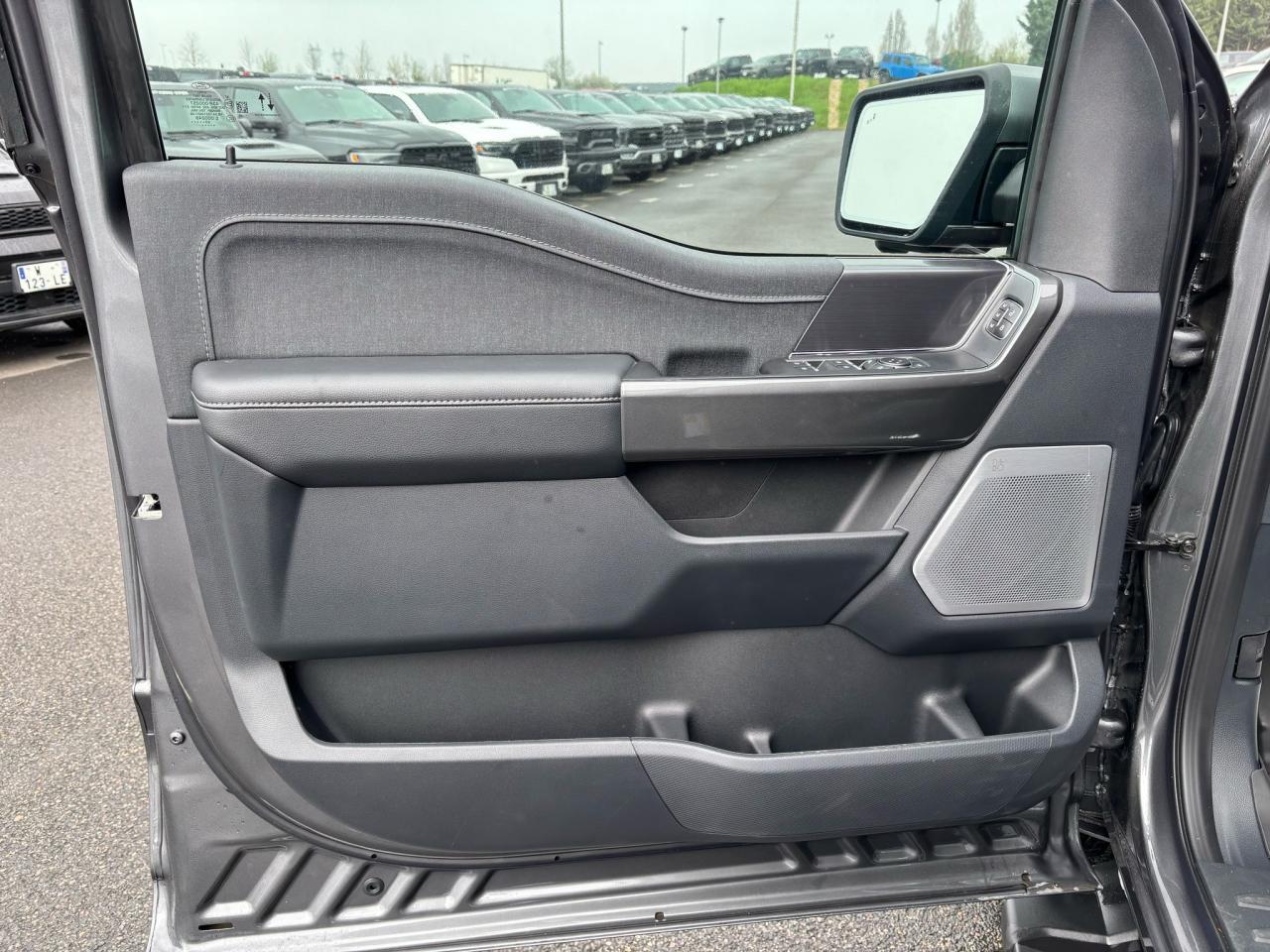 FORD F150 Supercrew LARIAT Black Package V8 5.0L FLEXFUEL