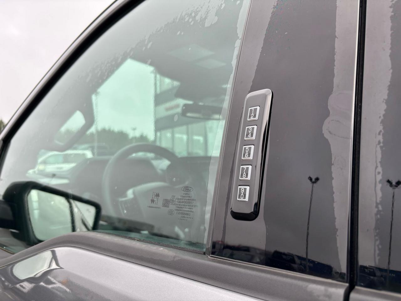 FORD F150 Supercrew LARIAT Black Package V8 5.0L FLEXFUEL