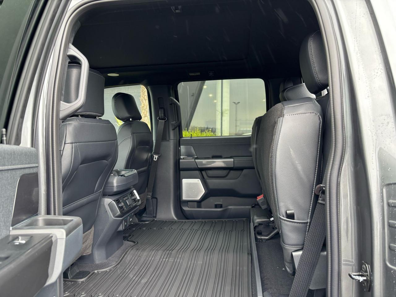 FORD F150 Supercrew LARIAT Black Package V8 5.0L FLEXFUEL