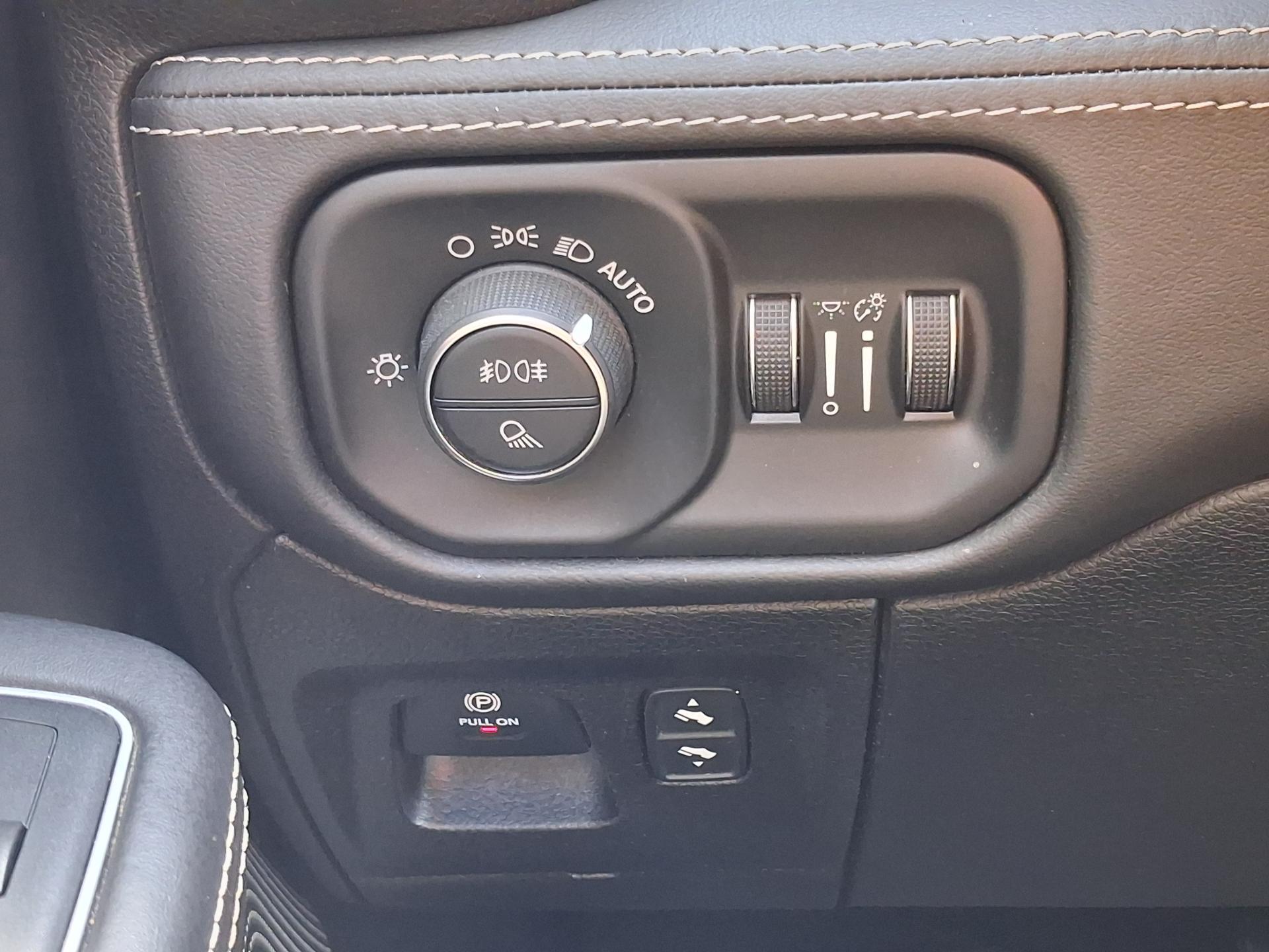 DODGE RAM 1500 CREW LIMITED