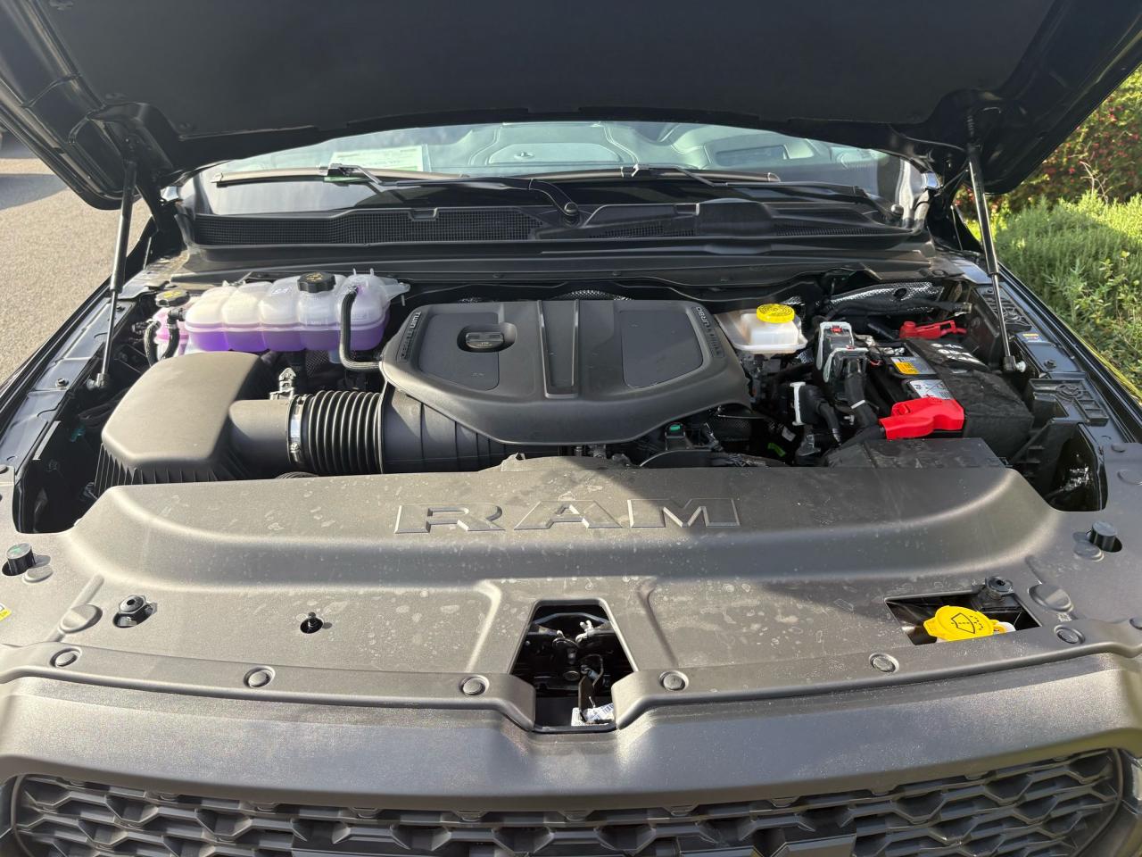 DODGE RAM 1500 CREW CAB REBEL AIR HAYON MULTI 2025