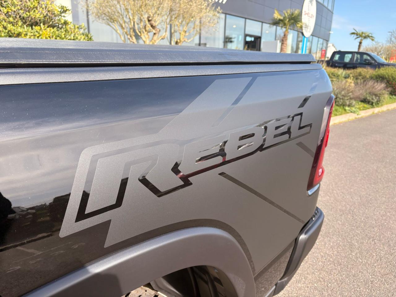 DODGE RAM 1500 CREW CAB REBEL AIR HAYON MULTI 2025