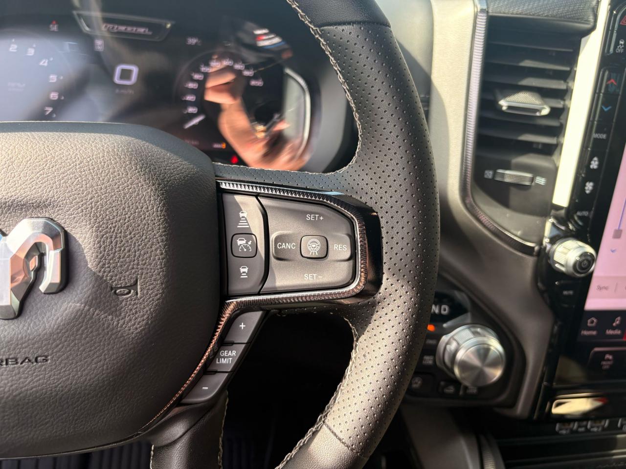 DODGE RAM 1500 CREW CAB REBEL AIR HAYON MULTI 2025