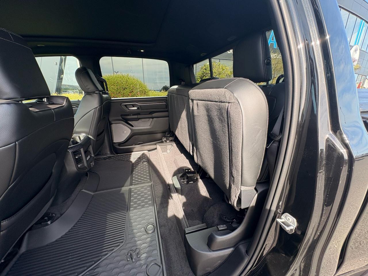 DODGE RAM 1500 CREW CAB REBEL AIR HAYON MULTI 2025