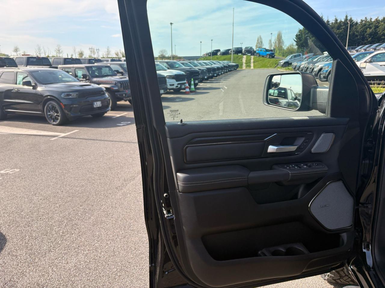 DODGE RAM 1500 CREW CAB REBEL AIR HAYON MULTI 2025