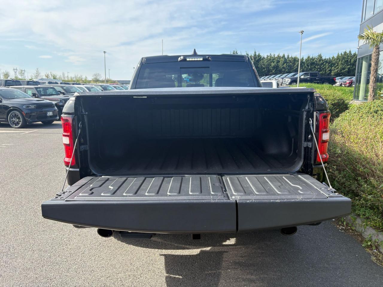 DODGE RAM 1500 CREW CAB REBEL AIR HAYON MULTI 2025