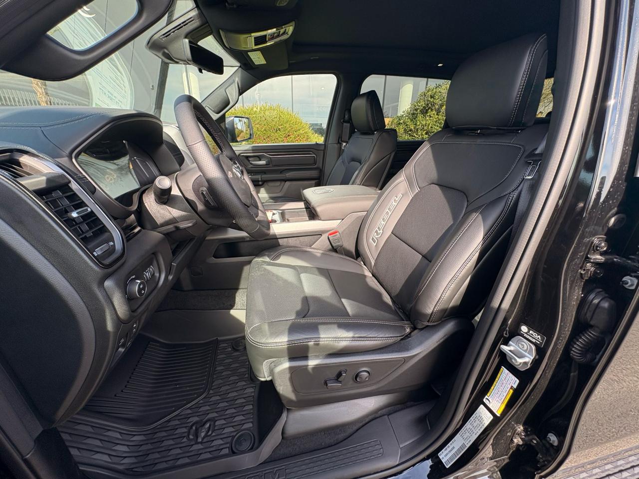 DODGE RAM 1500 CREW CAB REBEL AIR HAYON MULTI 2025