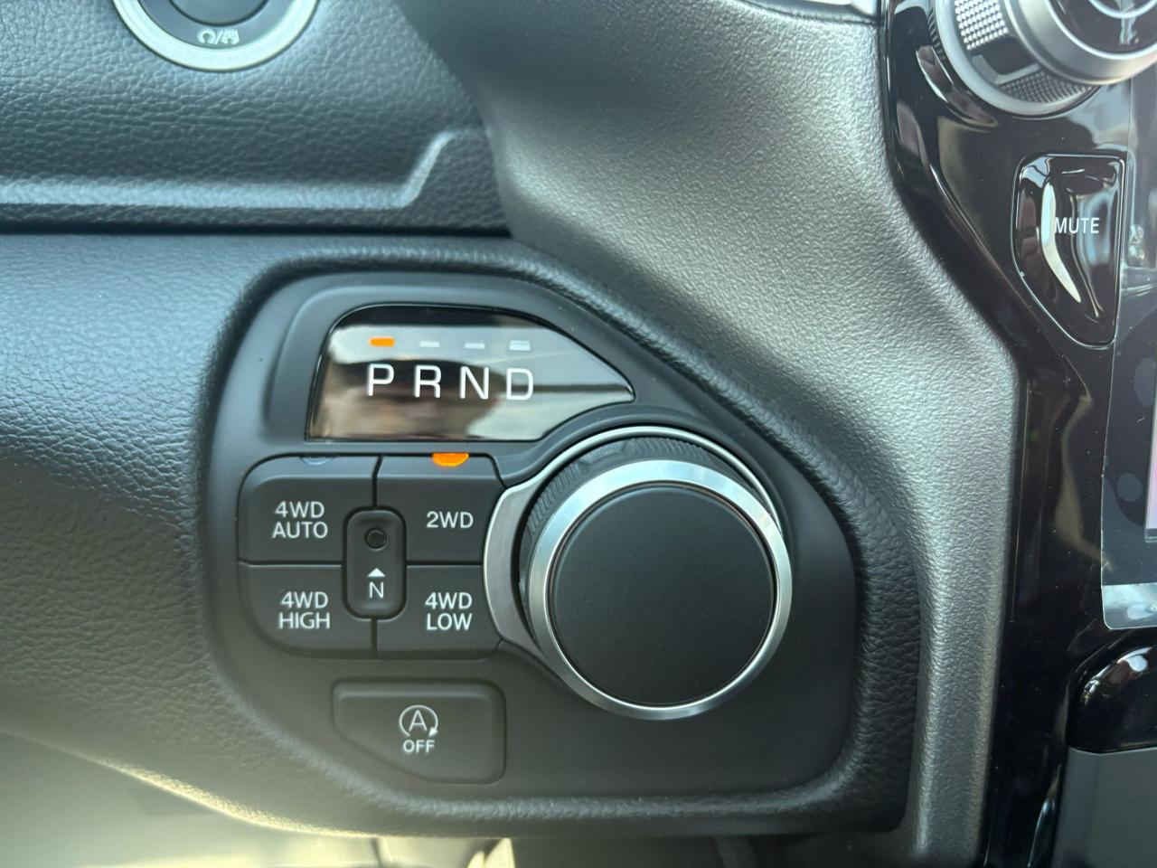 DODGE RAM 1500 CREW CAB BIGHORN NIGHT EDITION HAYON MULTI