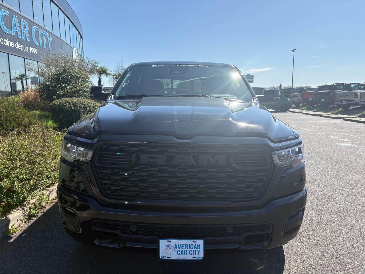 DODGE RAM 1500 CREW CAB BIGHORN NIGHT EDITION HAYON MULTI