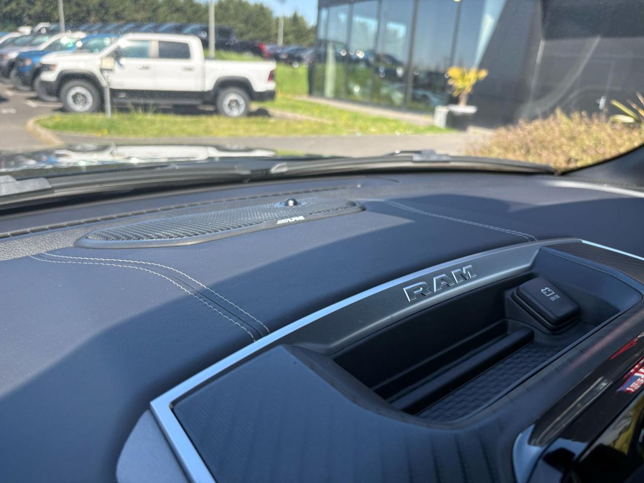 DODGE RAM 1500 CREW CAB BIGHORN NIGHT EDITION HAYON MULTI