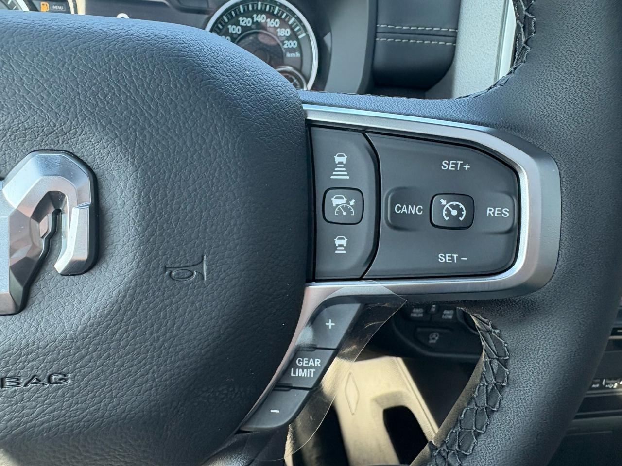 DODGE RAM 1500 CREW CAB BIGHORN NIGHT EDITION HAYON MULTI