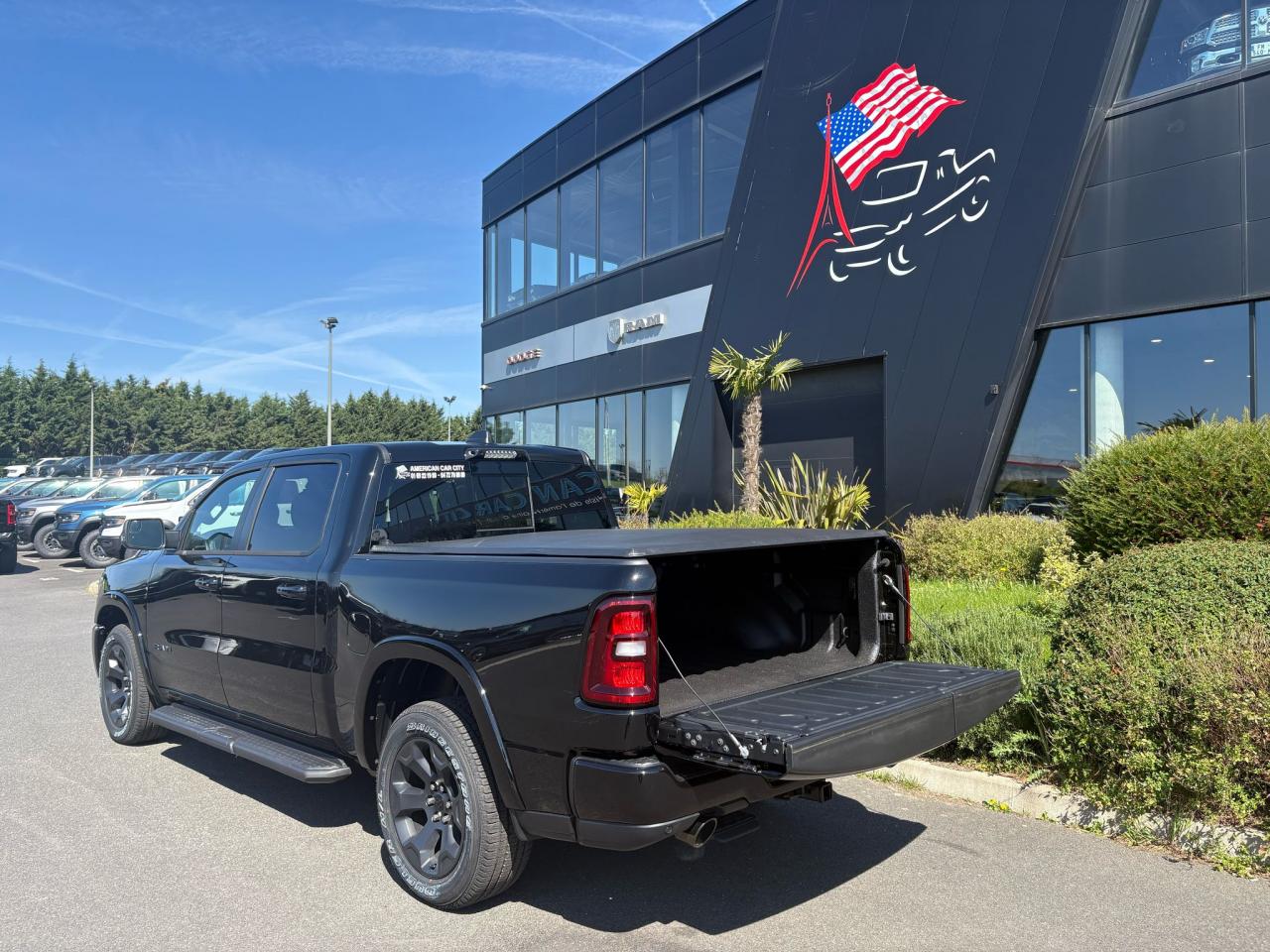 DODGE RAM 1500 CREW CAB BIGHORN NIGHT EDITION HAYON MULTI