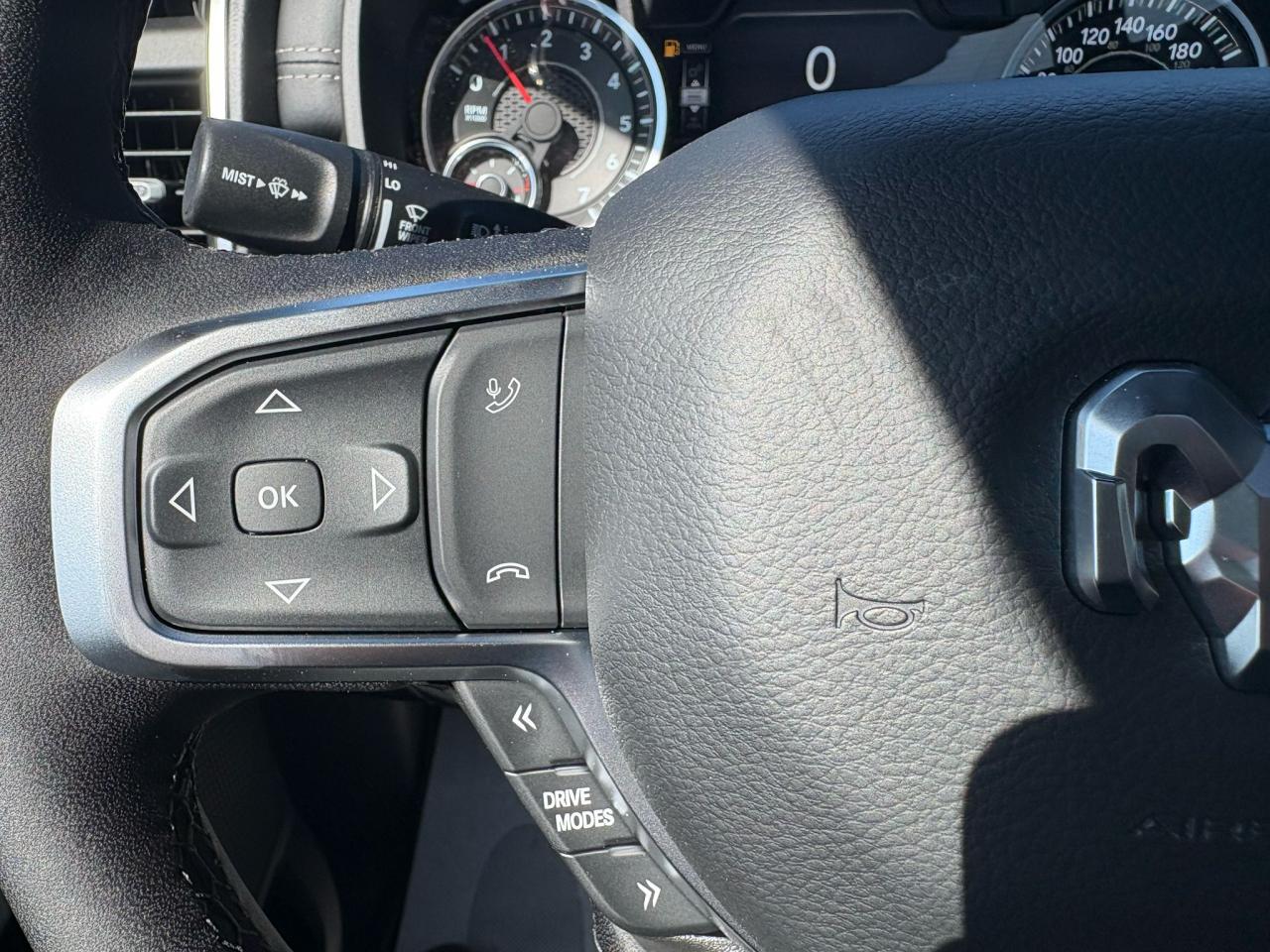 DODGE RAM 1500 CREW CAB BIGHORN NIGHT EDITION HAYON MULTI