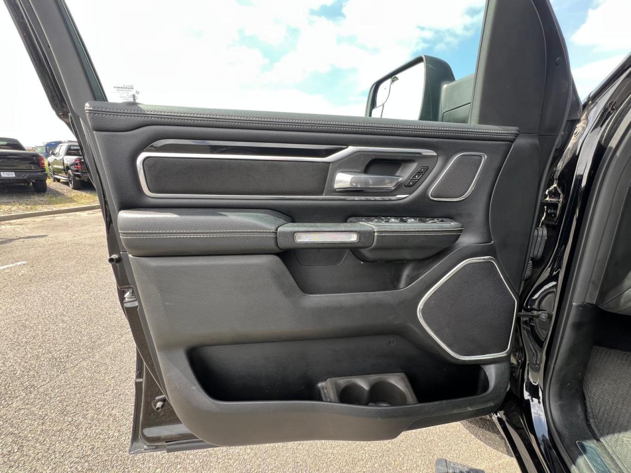 DODGE RAM 1500 CREW LARAMIE SPORT BLACK PACKAGE AIR