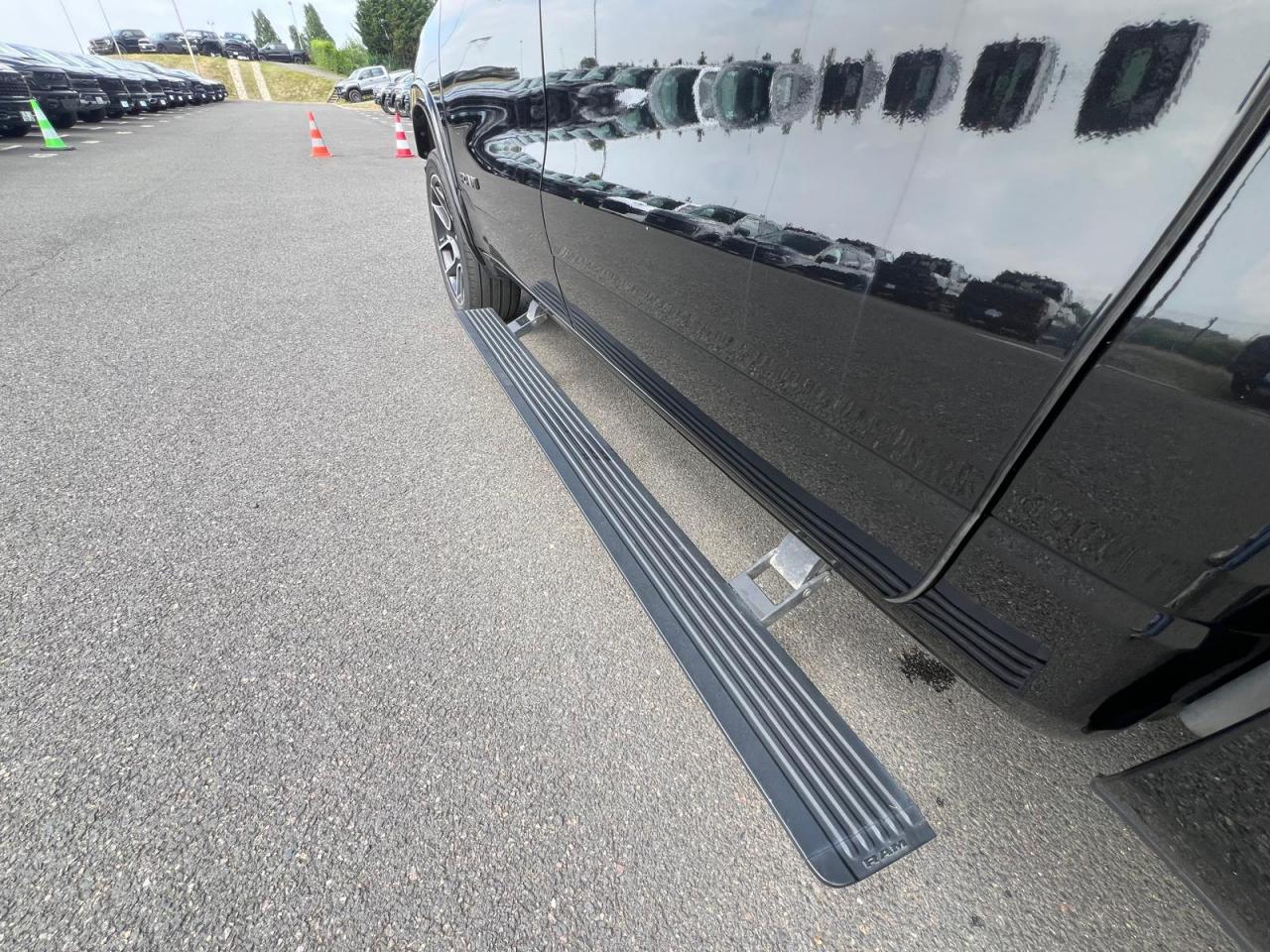 DODGE RAM 1500 CREW LARAMIE SPORT BLACK PACKAGE AIR