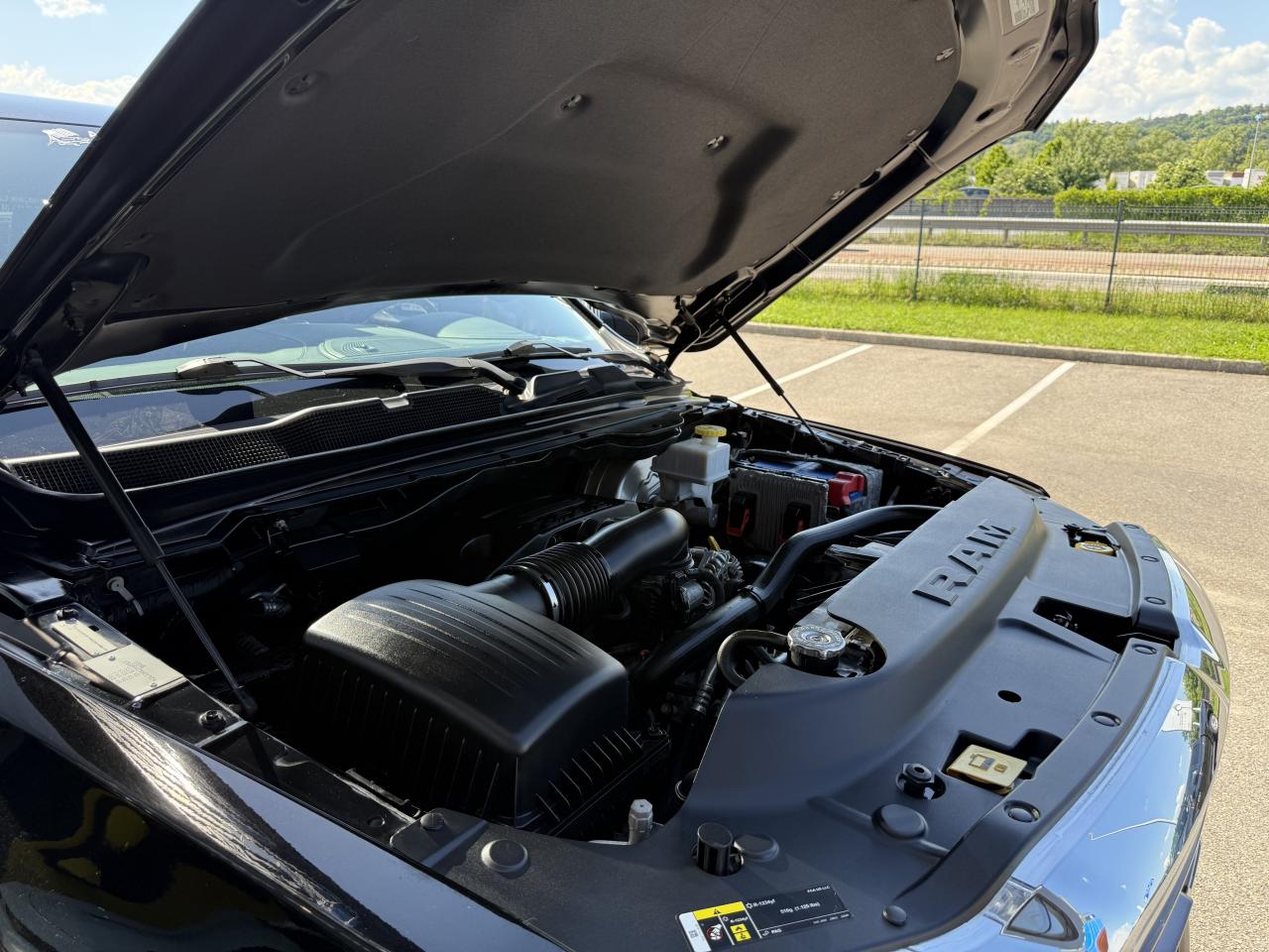 DODGE RAM 1500 CREW LIMITED