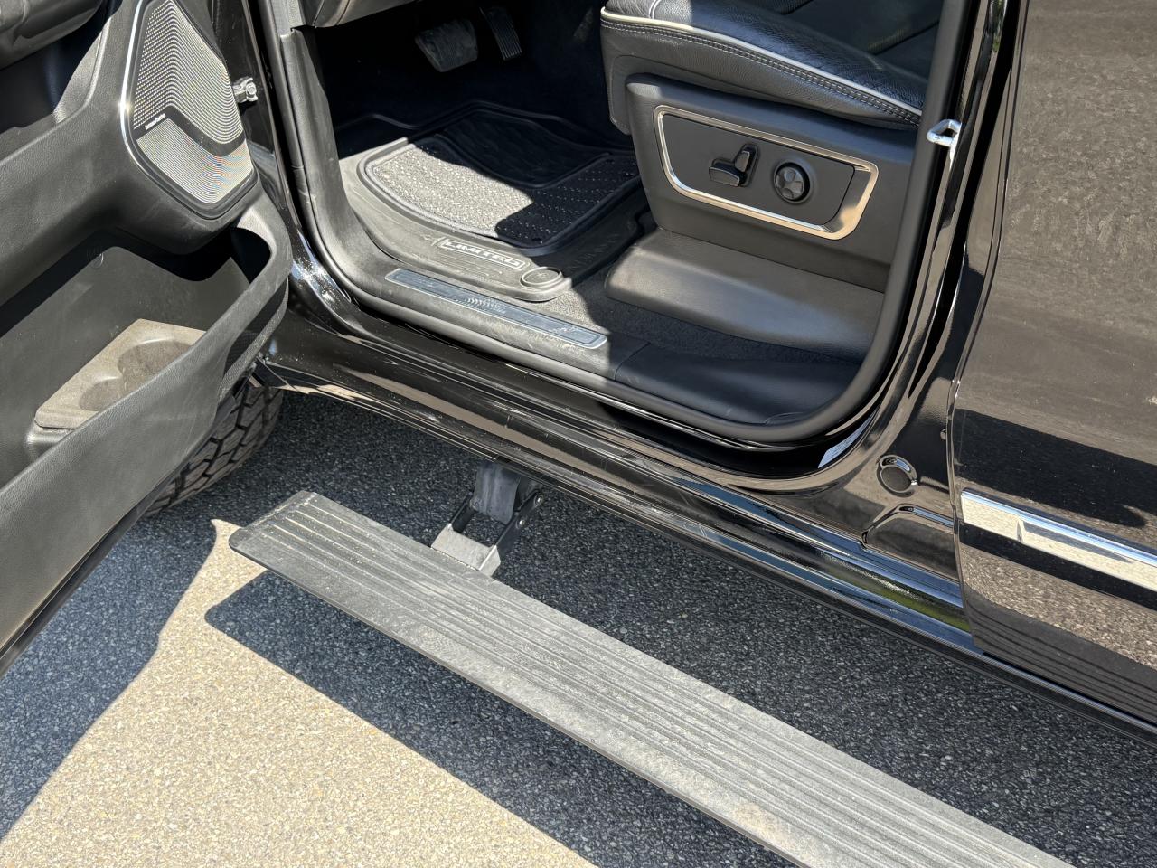 DODGE RAM 1500 CREW LIMITED