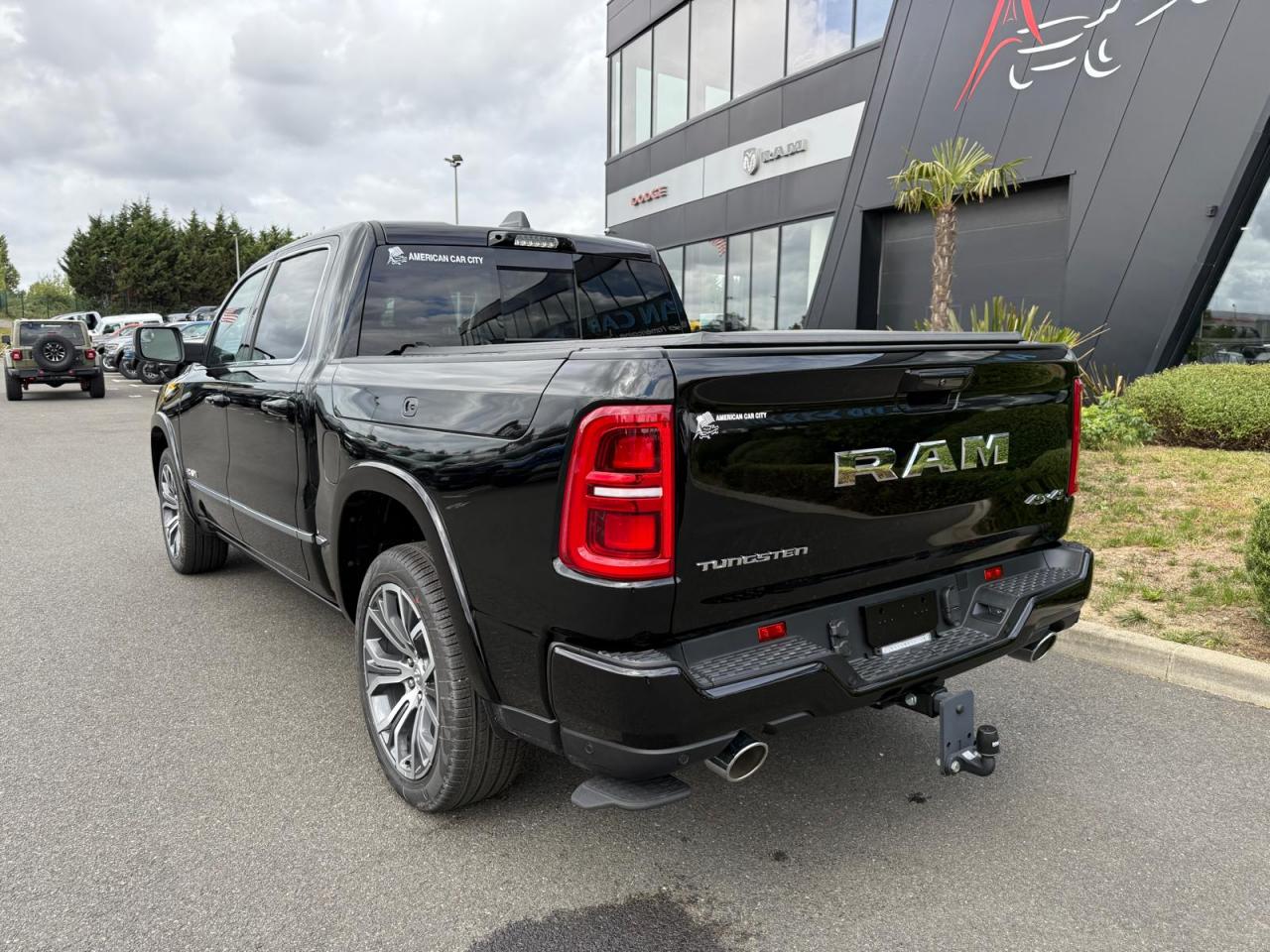 DODGE RAM 1500 CREW TUNGSTEN AIR RAMBOX