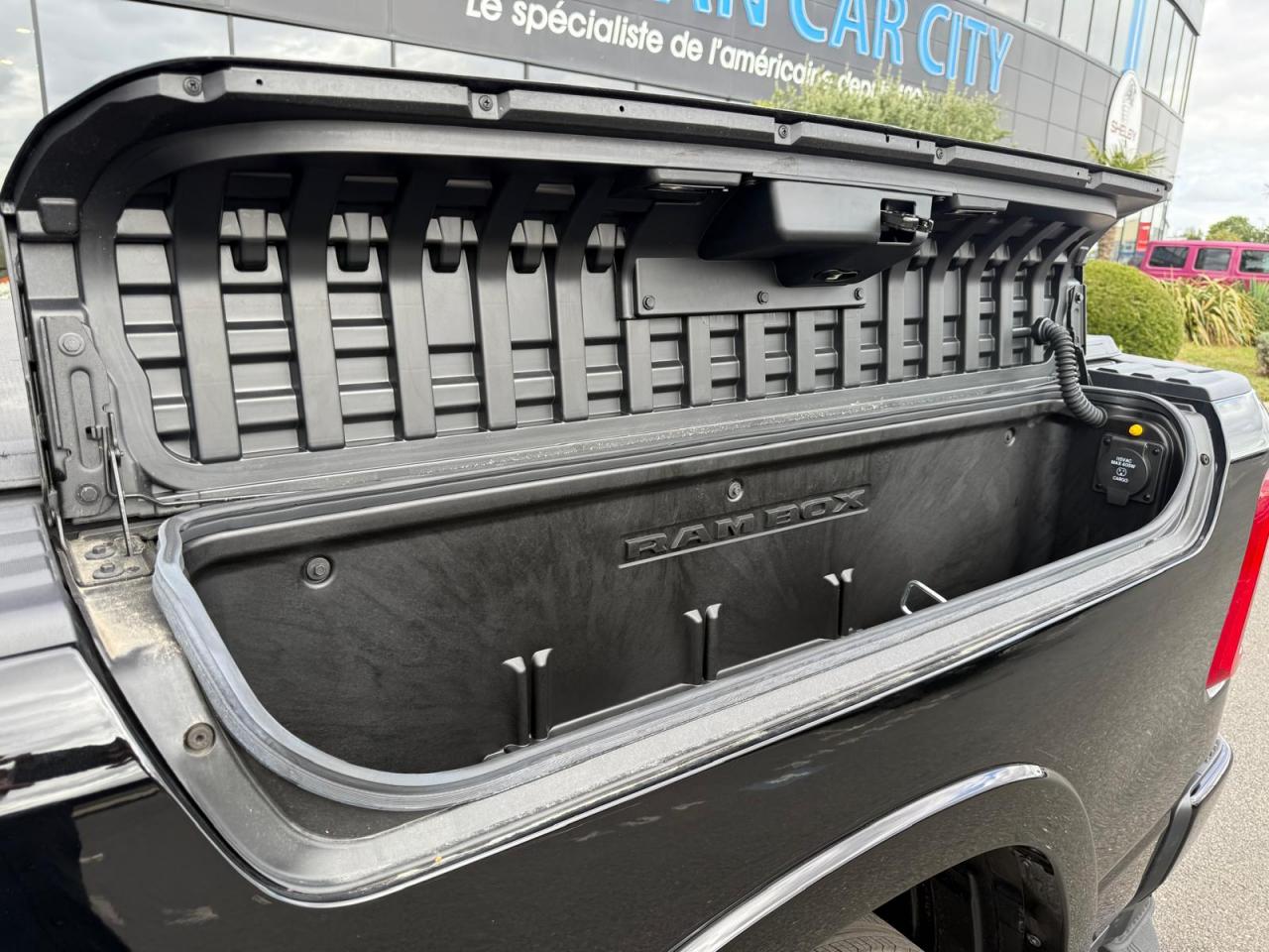 DODGE RAM 1500 CREW TUNGSTEN AIR RAMBOX